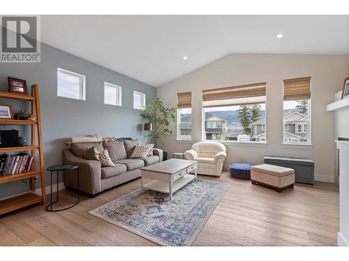 13172 Shoreline Drive, Lake Country, BC - Indoor Photo Showing Living Room