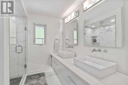 2425 Abbott Street, Kelowna, BC - Indoor Photo Showing Bathroom