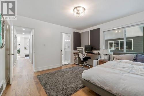 2425 Abbott Street, Kelowna, BC - Indoor Photo Showing Bedroom