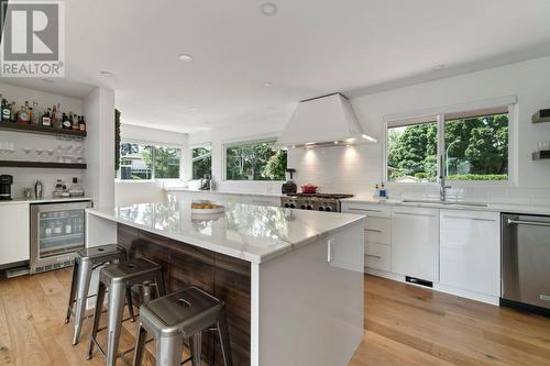 2425 Abbott Street, Kelowna, BC - Indoor Photo Showing Kitchen With Upgraded Kitchen