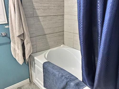 Salle de bains - 268 2E Avenue, Belleterre, QC - Indoor Photo Showing Bathroom