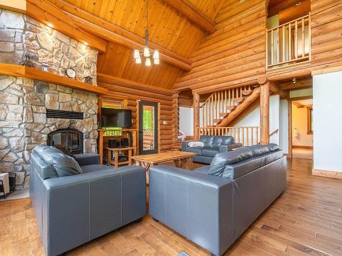 Living room - 204 Ch. De La Terrasse-Du-Golf, Mont-Blanc, QC - Indoor Photo Showing Living Room With Fireplace