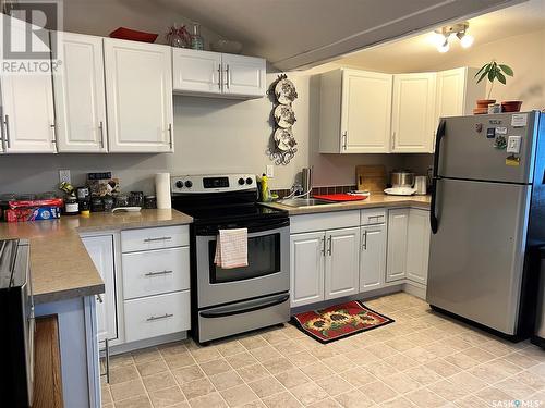 267 7Th Avenue Nw, Swift Current, SK - Indoor Photo Showing Kitchen