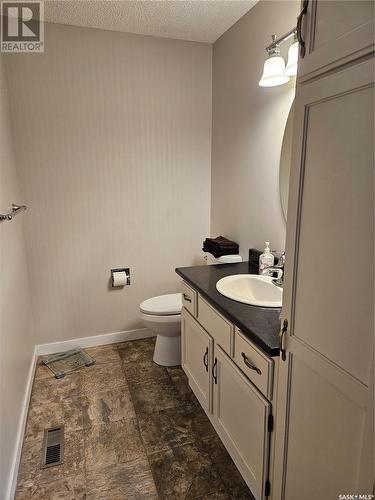 1020 Caribou Street W, Moose Jaw, SK - Indoor Photo Showing Bathroom