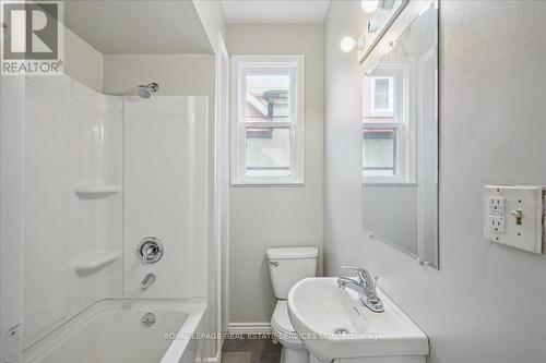 Main - 33 Rose Avenue, Brantford, ON - Indoor Photo Showing Bathroom