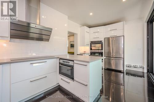 19 Liverpool Street, Guelph (Exhibition Park), ON - Indoor Photo Showing Kitchen With Upgraded Kitchen