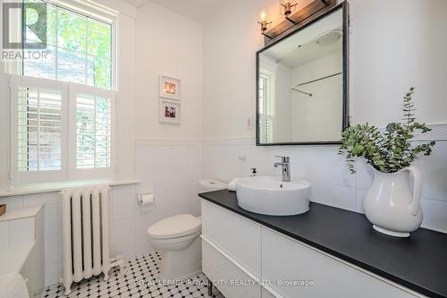 19 Liverpool Street, Guelph (Exhibition Park), ON - Indoor Photo Showing Bathroom