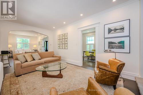 19 Liverpool Street, Guelph, ON - Indoor Photo Showing Living Room