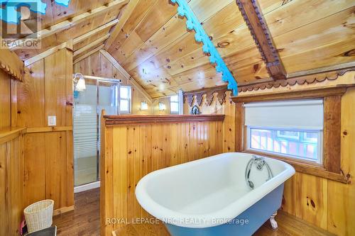 30 Auditorium Circle, Grimsby, ON - Indoor Photo Showing Bathroom