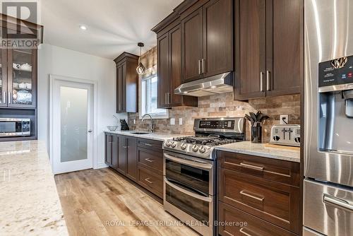 3 - 121 Robin Ridge Drive, Central Elgin, ON - Indoor Photo Showing Kitchen With Upgraded Kitchen