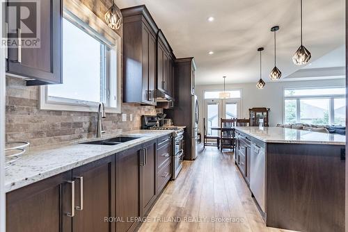 3 - 121 Robin Ridge Drive, Central Elgin (Belmont), ON - Indoor Photo Showing Kitchen With Upgraded Kitchen