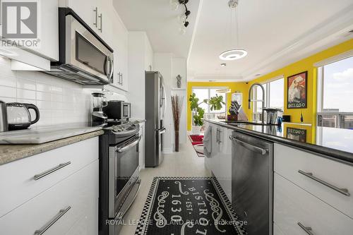 1403 - 1030 Coronation Drive, London, ON - Indoor Photo Showing Kitchen With Upgraded Kitchen