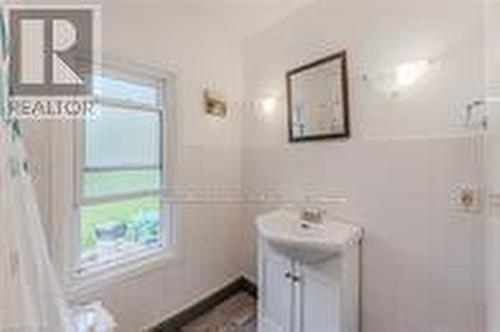 34 Jane Street, Guelph, ON - Indoor Photo Showing Bathroom