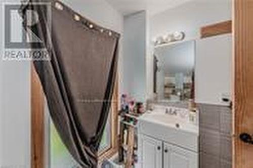 34 Jane Street, Guelph, ON - Indoor Photo Showing Bathroom