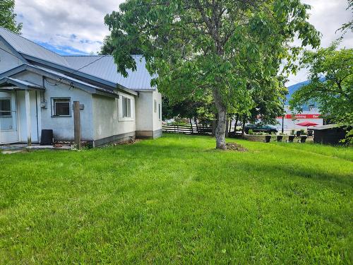 107 Broadway Street, Nakusp, BC - Indoor Photo Showing Other Room