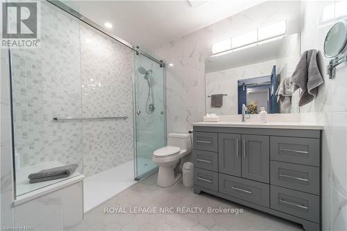 109 - 8111 Forest Glen Drive, Niagara Falls, ON - Indoor Photo Showing Bathroom