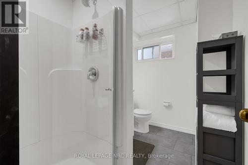8252 Paddock Trail Drive, Niagara Falls, ON - Indoor Photo Showing Bathroom