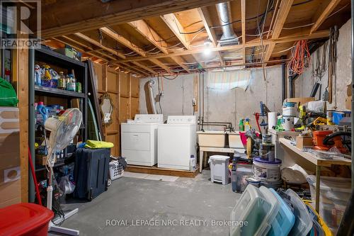 8252 Paddock Trail Drive, Niagara Falls, ON - Indoor Photo Showing Laundry Room
