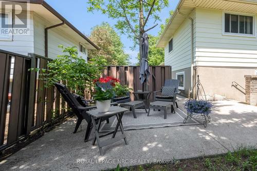 8252 Paddock Trail Drive, Niagara Falls, ON - Outdoor With Deck Patio Veranda With Exterior