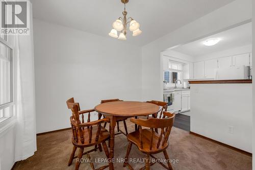 8252 Paddock Trail Drive, Niagara Falls, ON - Indoor Photo Showing Dining Room