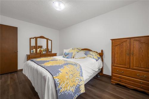 8252 Paddock Trail Drive, Niagara Falls, ON - Indoor Photo Showing Bedroom