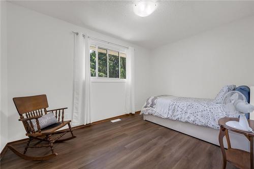 8252 Paddock Trail Drive, Niagara Falls, ON - Indoor Photo Showing Bedroom