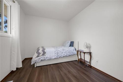 8252 Paddock Trail Drive, Niagara Falls, ON - Indoor Photo Showing Bedroom