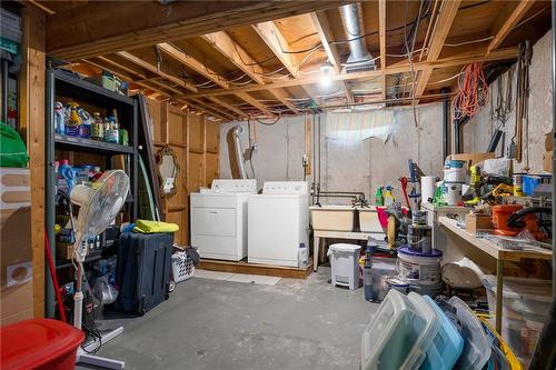 8252 Paddock Trail Drive, Niagara Falls, ON - Indoor Photo Showing Laundry Room