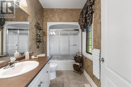 5045 Michener Road, Fort Erie, ON - Indoor Photo Showing Bathroom
