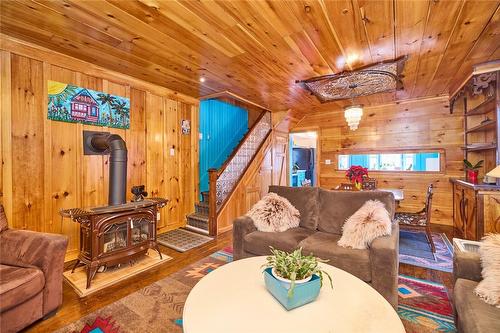 30 Auditorium Circle, Grimsby, ON - Indoor Photo Showing Living Room