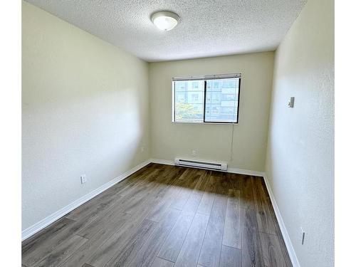411-1600 Dufferin Cres, Nanaimo, BC - Indoor Photo Showing Other Room