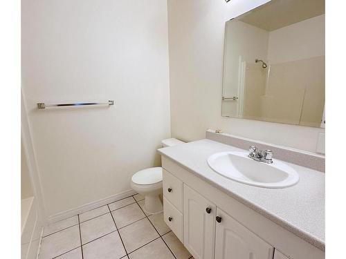 411-1600 Dufferin Cres, Nanaimo, BC - Indoor Photo Showing Bathroom