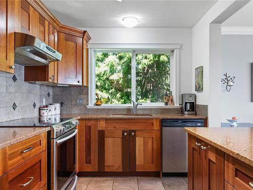 206-3132 Island Hwy West, Qualicum Beach, BC - Indoor Photo Showing Kitchen