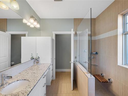 8 Joshua Tree Pl, Parksville, BC - Indoor Photo Showing Bathroom