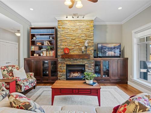 8 Joshua Tree Pl, Parksville, BC - Indoor Photo Showing Living Room With Fireplace