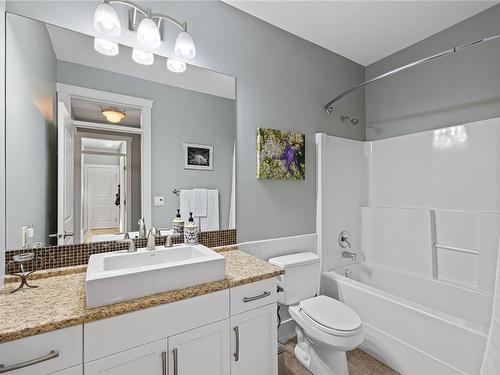 8 Joshua Tree Pl, Parksville, BC - Indoor Photo Showing Bathroom