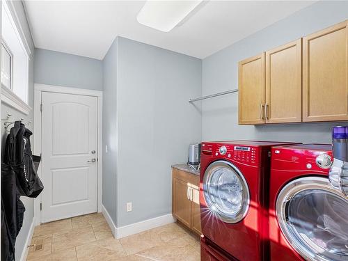 8 Joshua Tree Pl, Parksville, BC - Indoor Photo Showing Laundry Room