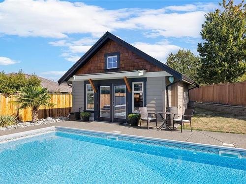 8 Joshua Tree Pl, Parksville, BC - Outdoor With In Ground Pool With Deck Patio Veranda