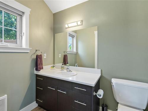 8 Joshua Tree Pl, Parksville, BC - Indoor Photo Showing Bathroom