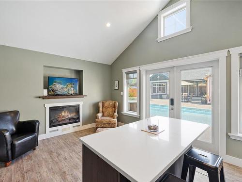 8 Joshua Tree Pl, Parksville, BC - Indoor Photo Showing Living Room With Fireplace