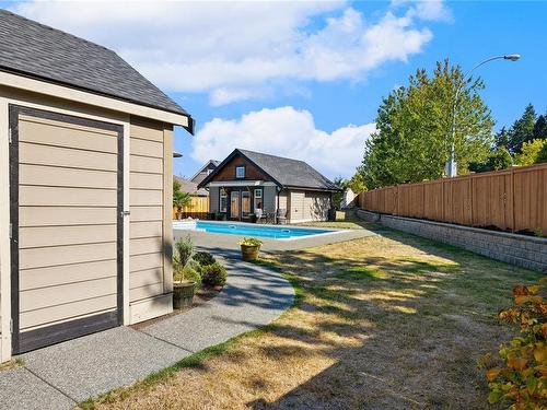 8 Joshua Tree Pl, Parksville, BC - Outdoor With In Ground Pool