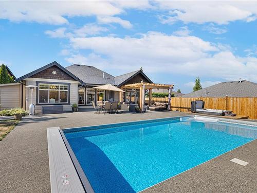 8 Joshua Tree Pl, Parksville, BC - Outdoor With In Ground Pool