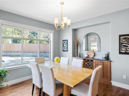 8 Joshua Tree Pl, Parksville, BC - Indoor Photo Showing Dining Room