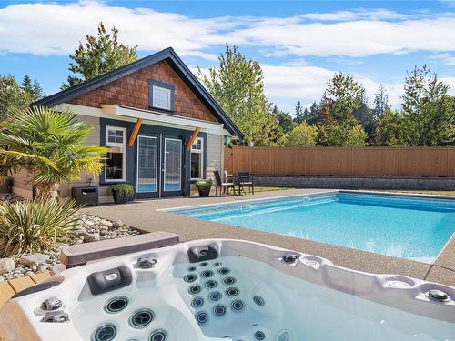 8 Joshua Tree Pl, Parksville, BC - Outdoor With In Ground Pool