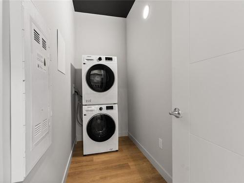 108N-164 Alberni Hwy, Parksville, BC - Indoor Photo Showing Laundry Room