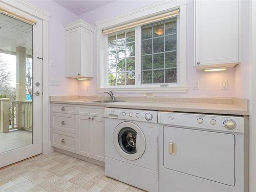 3295 Norfolk Rd, Oak Bay, BC - Indoor Photo Showing Laundry Room