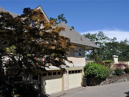 3295 Norfolk Rd, Oak Bay, BC - Outdoor