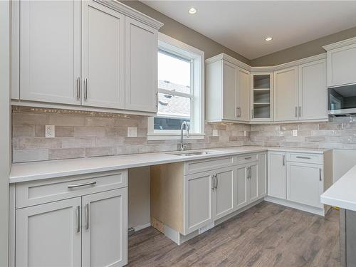 119 Francis Pl, Ladysmith, BC - Indoor Photo Showing Kitchen