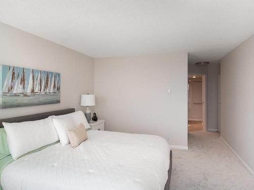 4D-9851 Second St, Sidney, BC - Indoor Photo Showing Bedroom