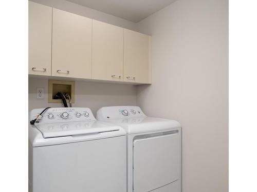 4D-9851 Second St, Sidney, BC - Indoor Photo Showing Laundry Room